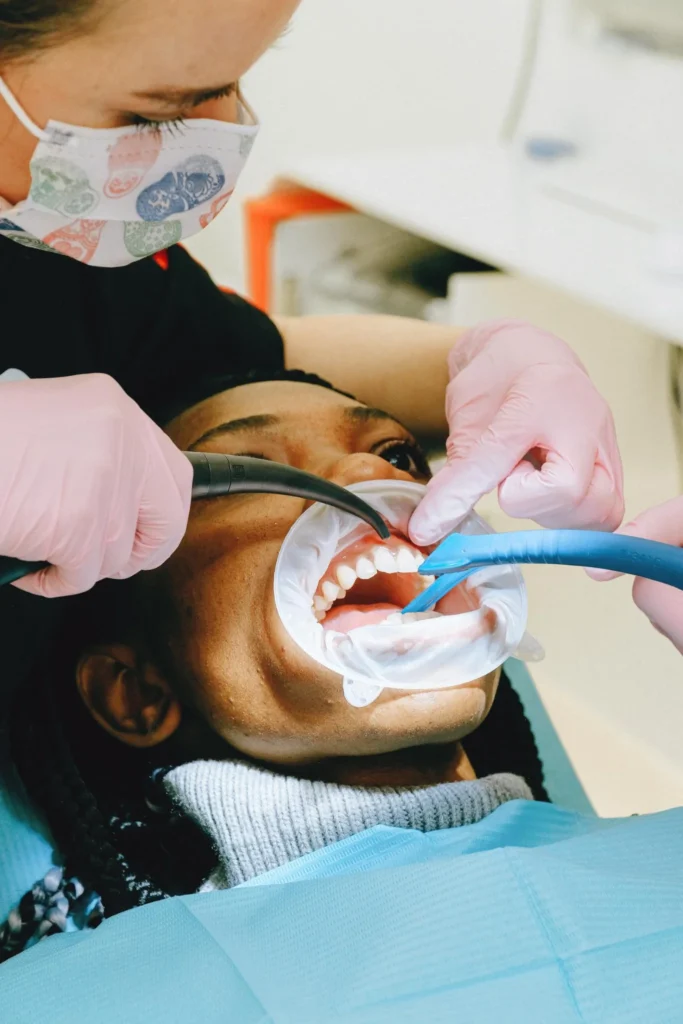 Gingivitis vs Periodontitis Early Signs and When to See a Dentist