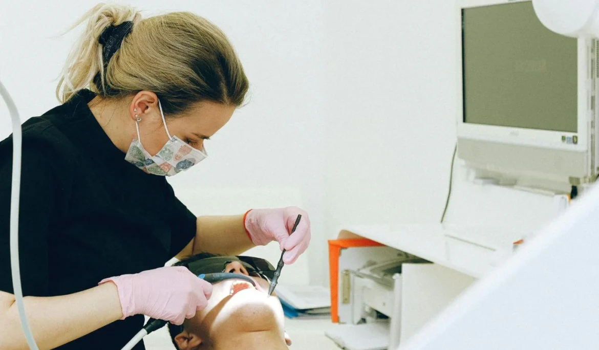 Best Way to Remove Plaque from Teeth Dentist-Approved Tips